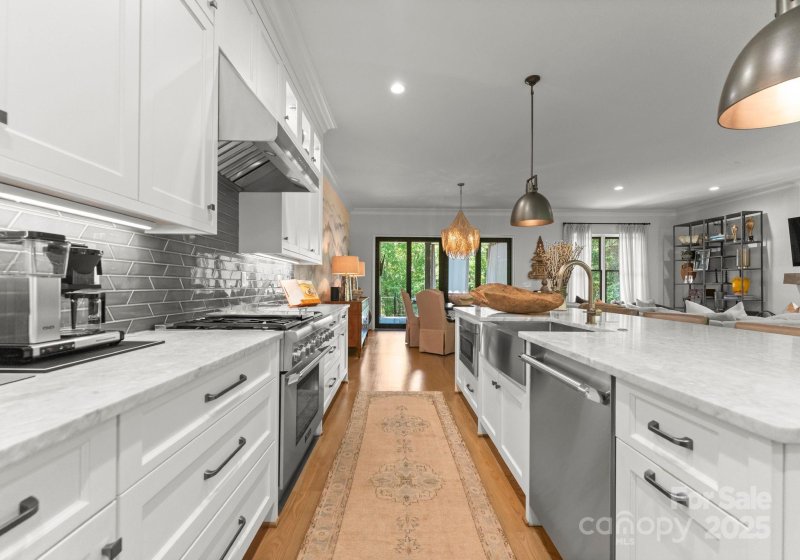 Property image 2 at 1160 S Kings Drive, Charlotte, NC 28207