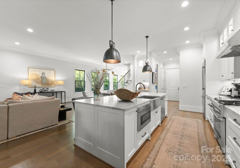 Property image 3 at 1160 S Kings Drive, Charlotte, NC 28207