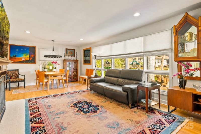 Property image 4 at 2 Bevlyn Drive, Asheville, NC 28803