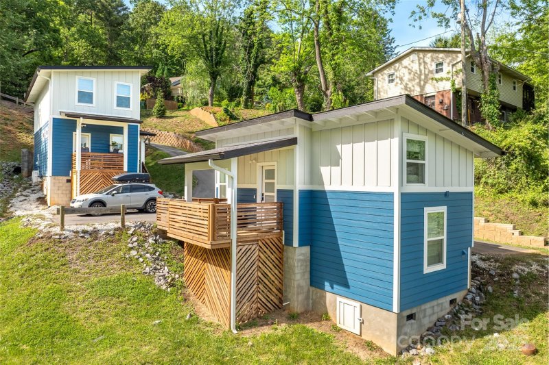 Property image 3 of 109 Thurland Avenue in Kenilworth, Asheville, NC 28803