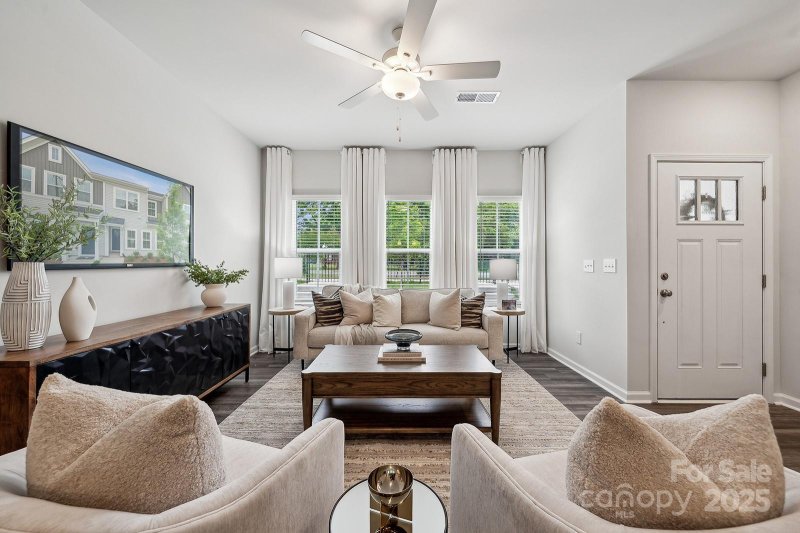 Property image 4 of 4742 Lakeview Road in Lakeview Village, Charlotte, NC 28216