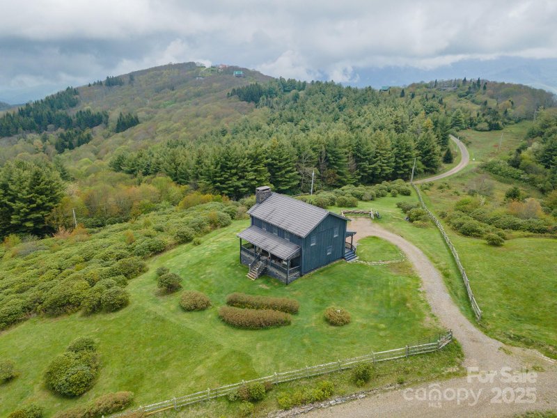 143 Daniel Boone Trail