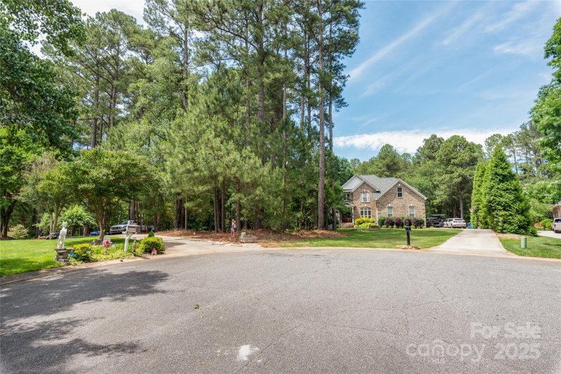 Property image 5 of 9207 Belle Pines Court in Lakepointe South, Sherrills Ford, NC 28673