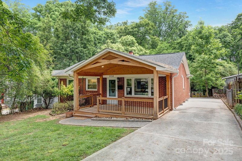 Property image 2 at 1734 Seifert Circle, Charlotte, NC 28205