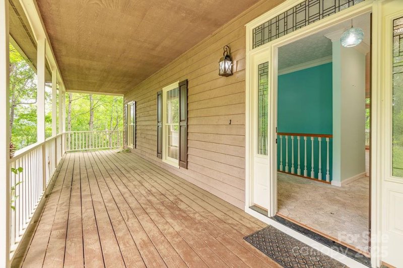 Property image 2 of 111 Sunny Ridge Drive in Sunny Ridge Estates, Asheville, NC 28804