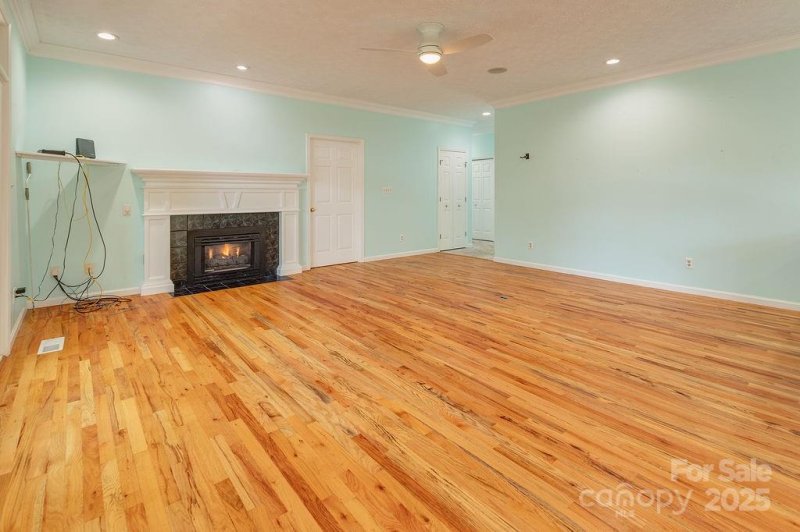 Property image 4 of 111 Sunny Ridge Drive in Sunny Ridge Estates, Asheville, NC 28804