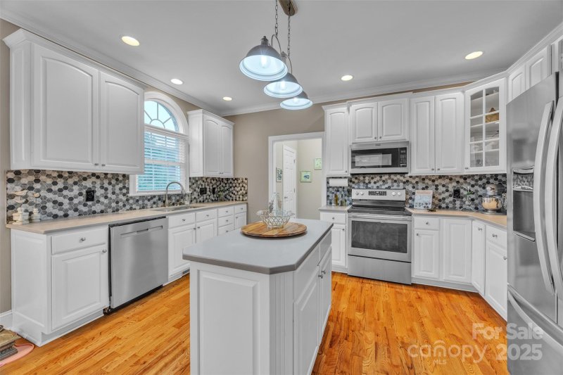 Property image 2 at 604 Gwendolyn Court, Granite Falls, NC 28630