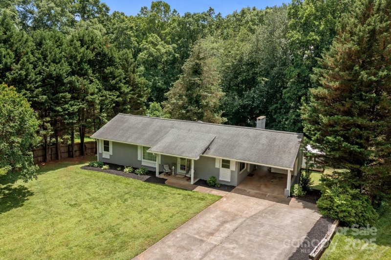 Property image 2 at 312 Walton Drive, Statesville, NC 28625