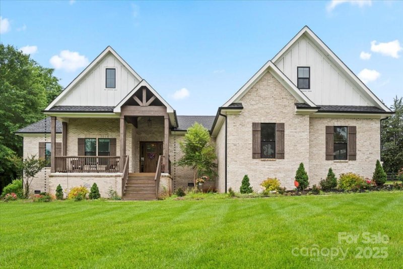 Irongate, Clover Community