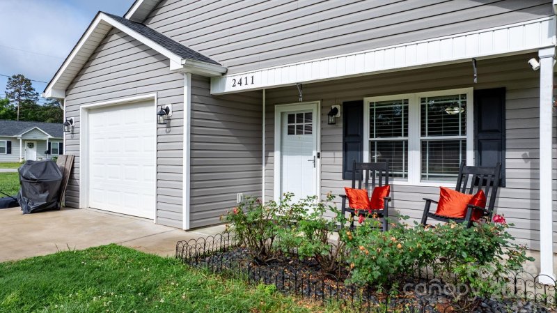 Property image 2 at 2411 28th Street, Hickory, NC 28601