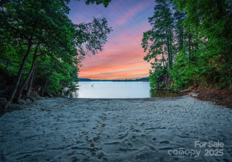 Property image 3 of 9184 Greenwood Road in Avalon Point, Terrell, NC 28682