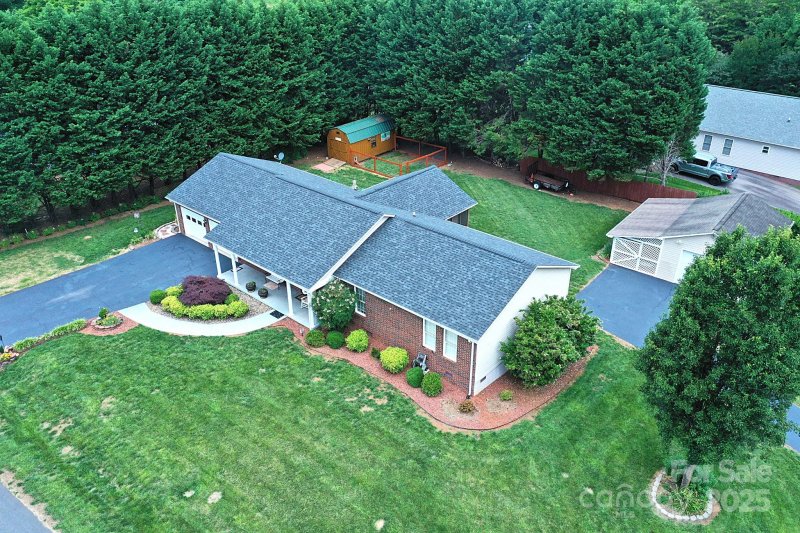 Property image 4 of 4646 River Run Circle in River Run, Hickory, NC 28602