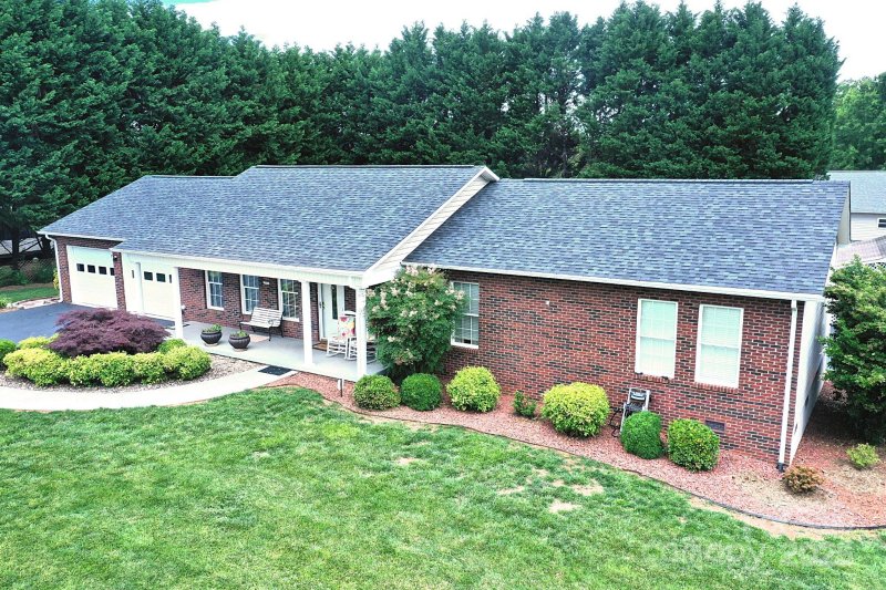 Property image 5 of 4646 River Run Circle in River Run, Hickory, NC 28602