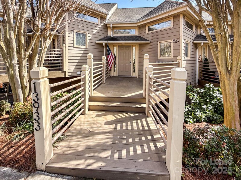 13933 Queens Harbor Road