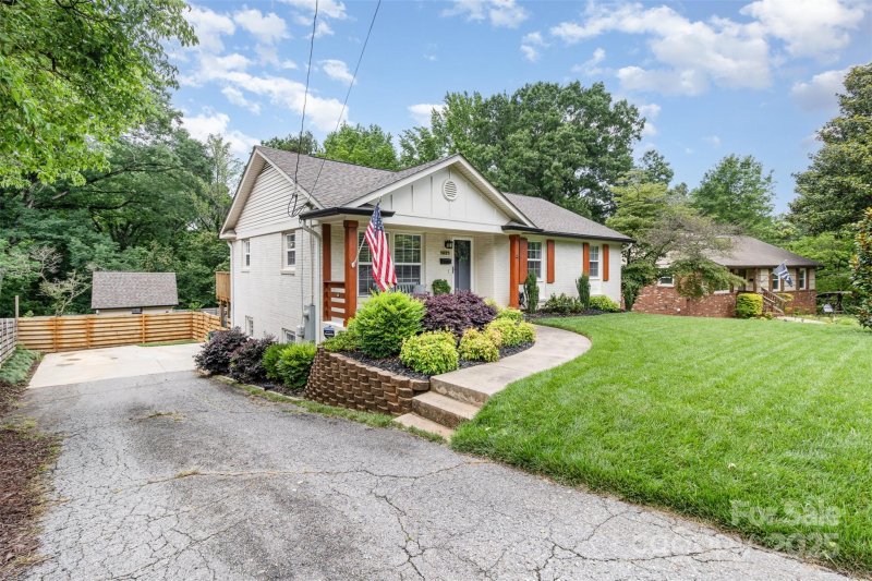 Property image 2 at 1621 Brookdale Avenue, Charlotte, NC 28210