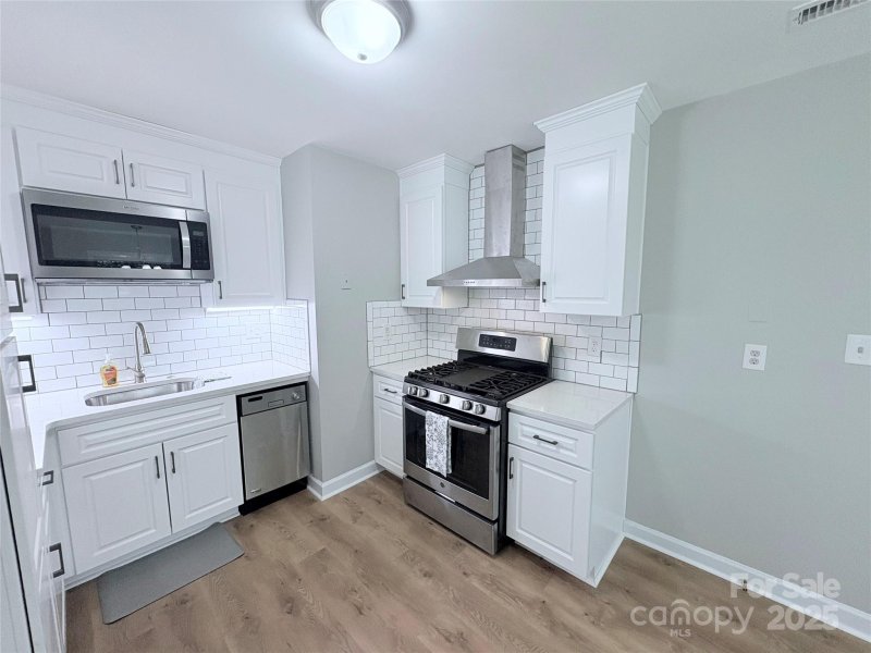 Property image 3 of 4209 Donnybrook Place in Windsor Park, Charlotte, NC 28205