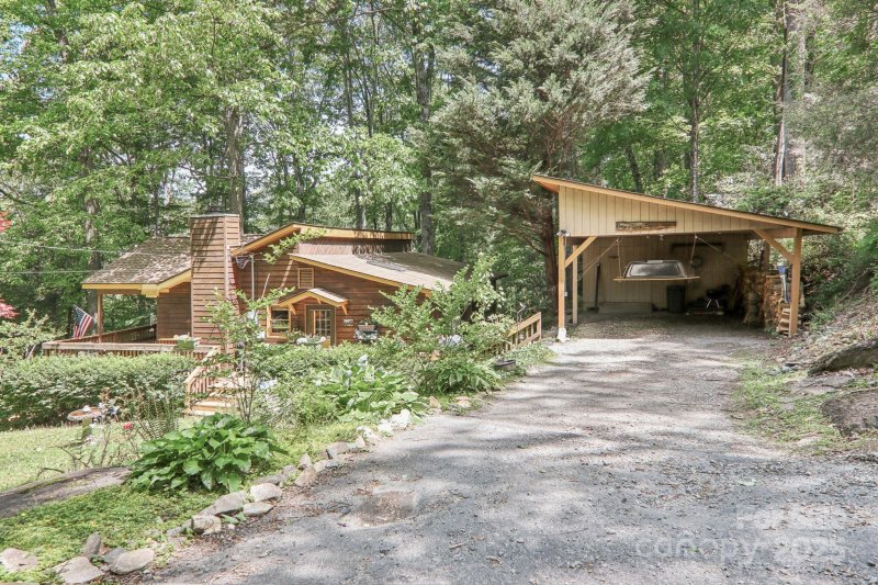 Property image 2 of 46 Thrush Drive in Mountain Top Development Inc, Maggie Valley, NC 28751
