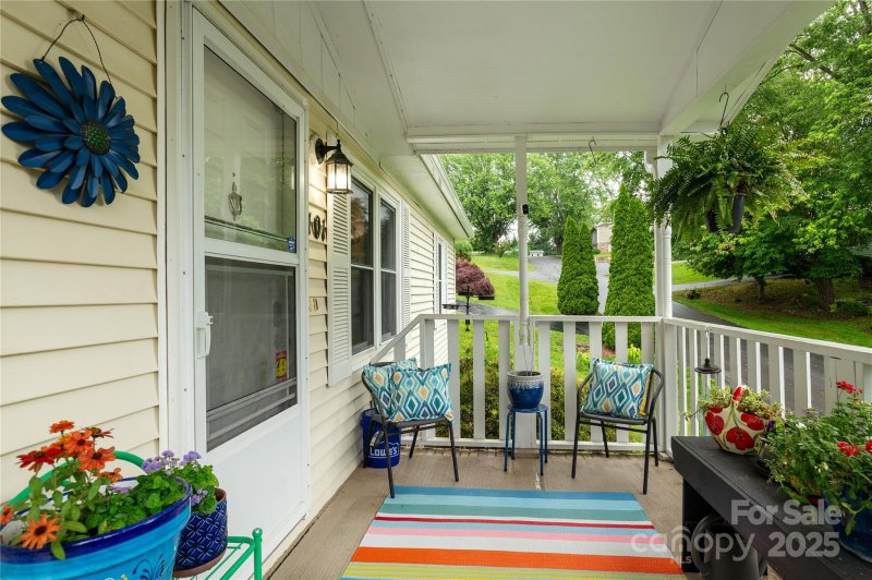 Property image 3 at 101 Cumberland Drive, Hendersonville, NC 28792