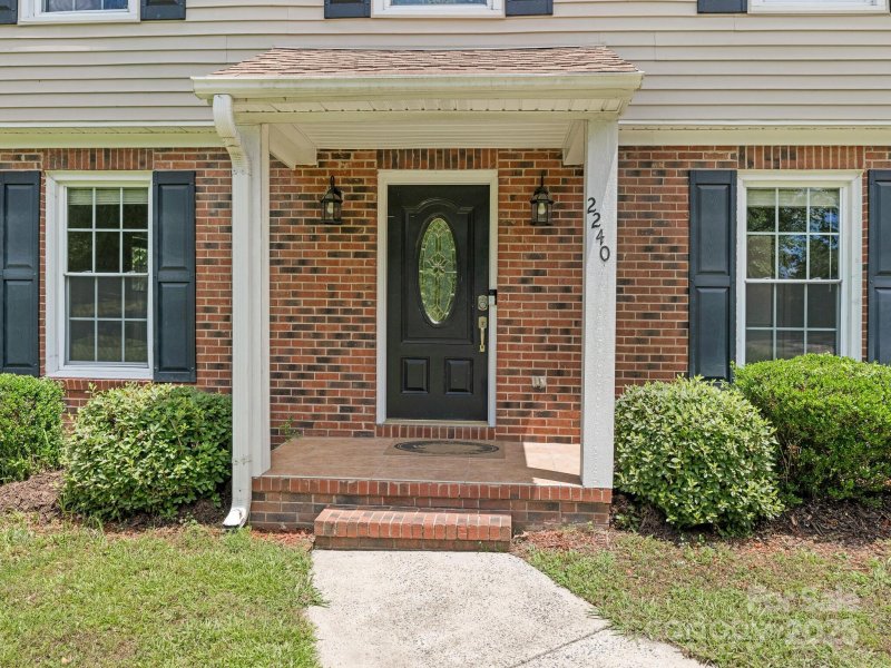 Property image 2 of 2240 Lawton Bluff Road in Candlewyck, Charlotte, NC 28226