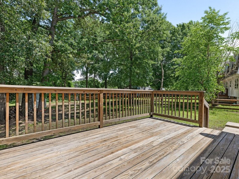 Property image 3 of 2240 Lawton Bluff Road in Candlewyck, Charlotte, NC 28226