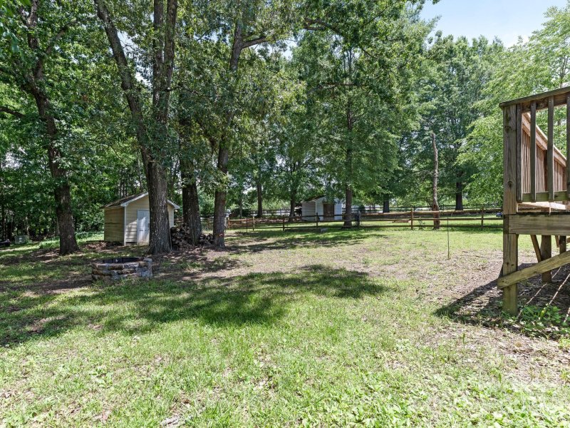 Property image 4 of 2240 Lawton Bluff Road in Candlewyck, Charlotte, NC 28226