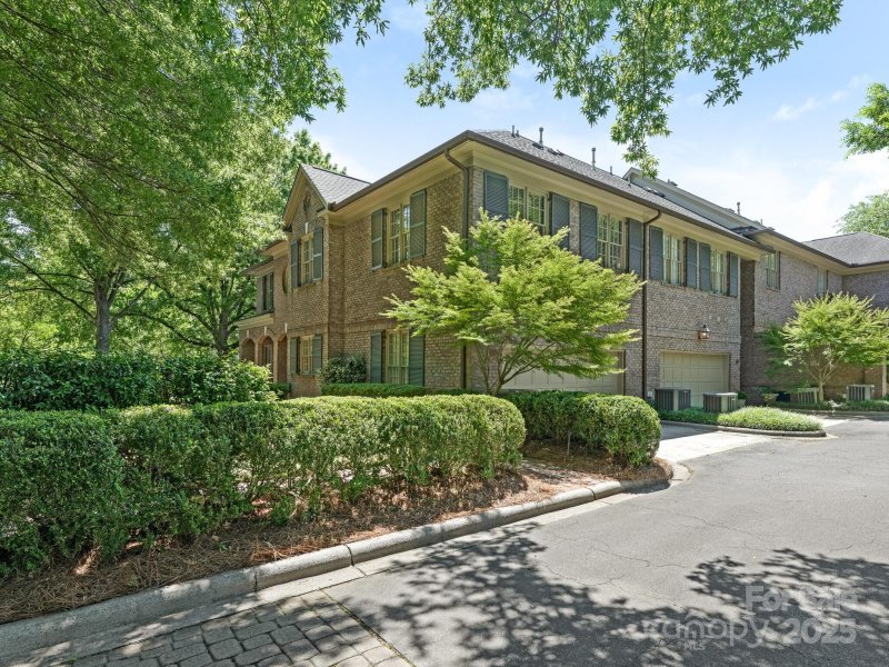 Property image 4 at 4026 Barclay Downs Drive, Charlotte, NC 28209