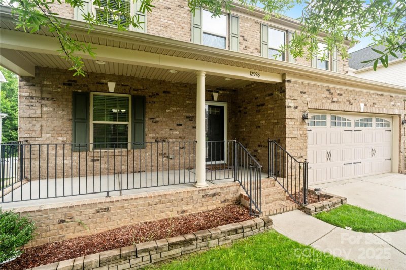 Property image 3 of 12923 Plumleaf Drive in Old Stone Crossing, Charlotte, NC 28213