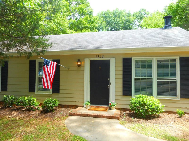 Property image 4 at 7818 Surreywood Place, Charlotte, NC 28270