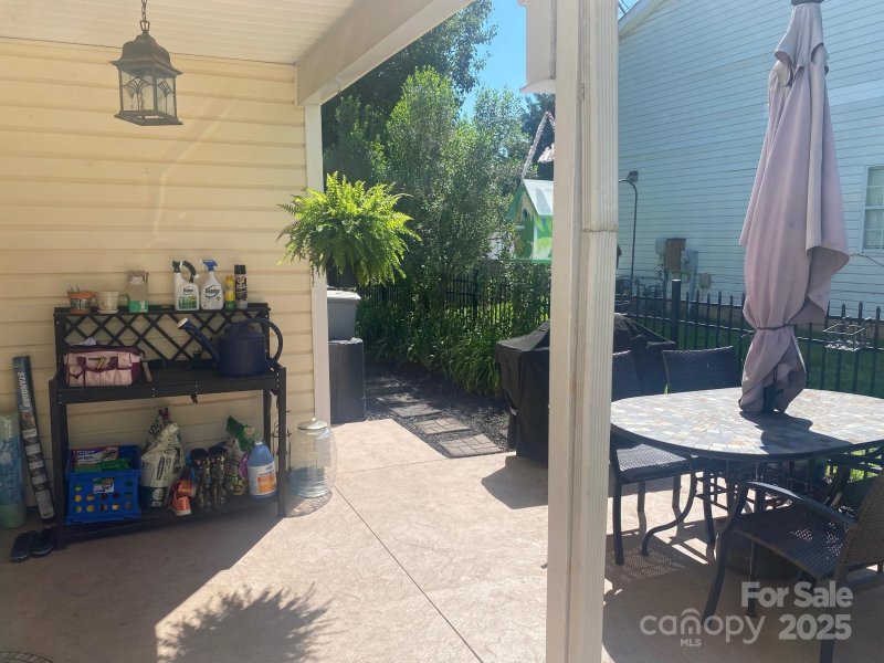 Property image 3 at 9612 Farmridge Lane, Matthews, NC 28105