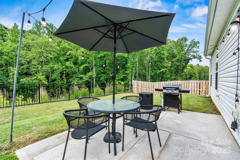 Property image 2 at 139 Batten Ridge Drive, Statesville, NC 28677