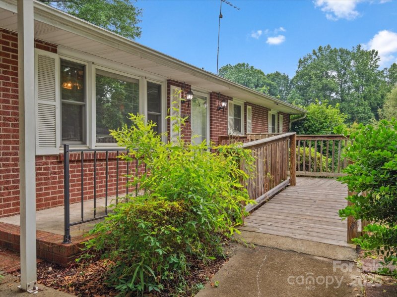 Property image 2 at 1008 Midway Drive, Gastonia, NC 28054