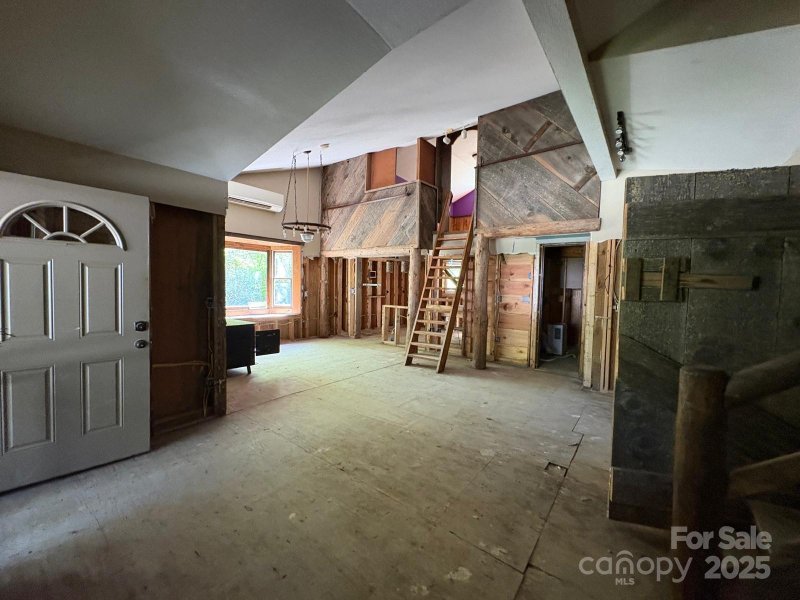 Property image 3 of 257 River Road in Linville Land Harbor, Newland, NC 28657