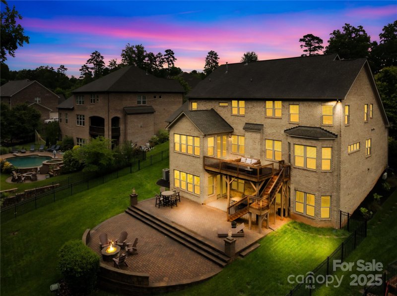 2289 Pine Valley Drive