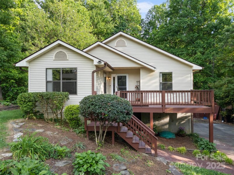 Cinnamon Woods, Flat Rock Community