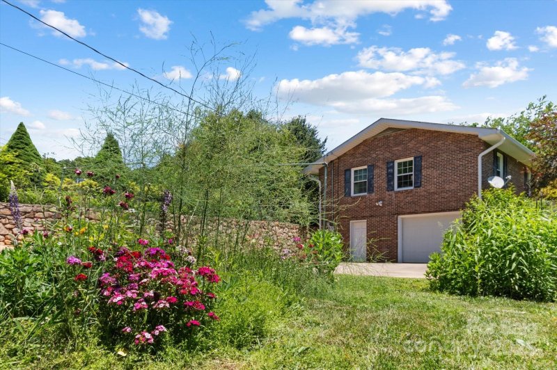 Property image 3 at 103 Hampshire Lane, Canton, NC 28716