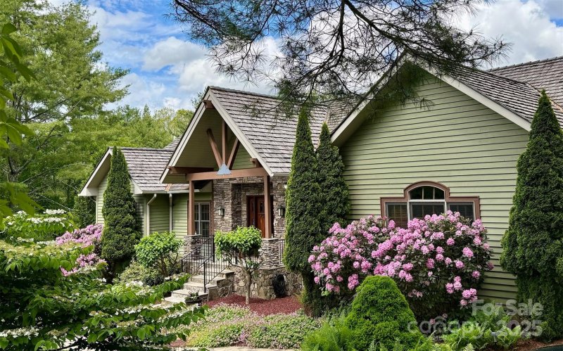 Property image 3 of 2160 Valle Cay Drive in Valle Cay, Vilas, NC 28692