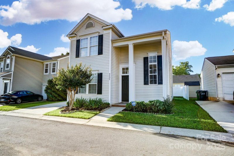 Property image 2 of 8605 Sawleaf Court in Kingstree, Charlotte, NC 28215