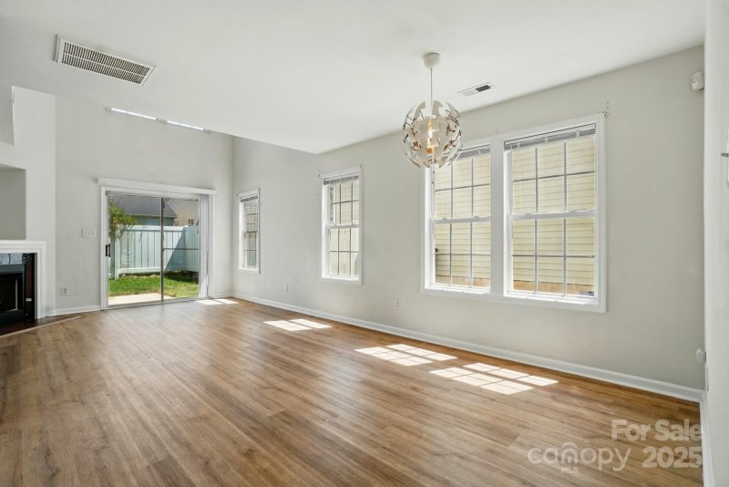 Property image 4 of 8605 Sawleaf Court in Kingstree, Charlotte, NC 28215