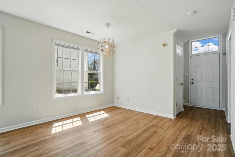 Property image 5 of 8605 Sawleaf Court in Kingstree, Charlotte, NC 28215