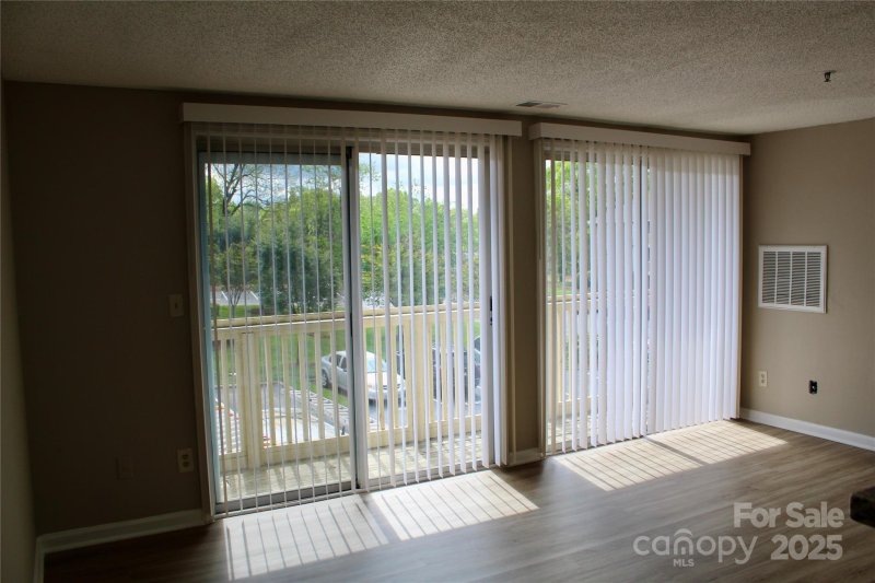 Property image 2 at 1604 Arlyn Circle, Charlotte, NC 28213