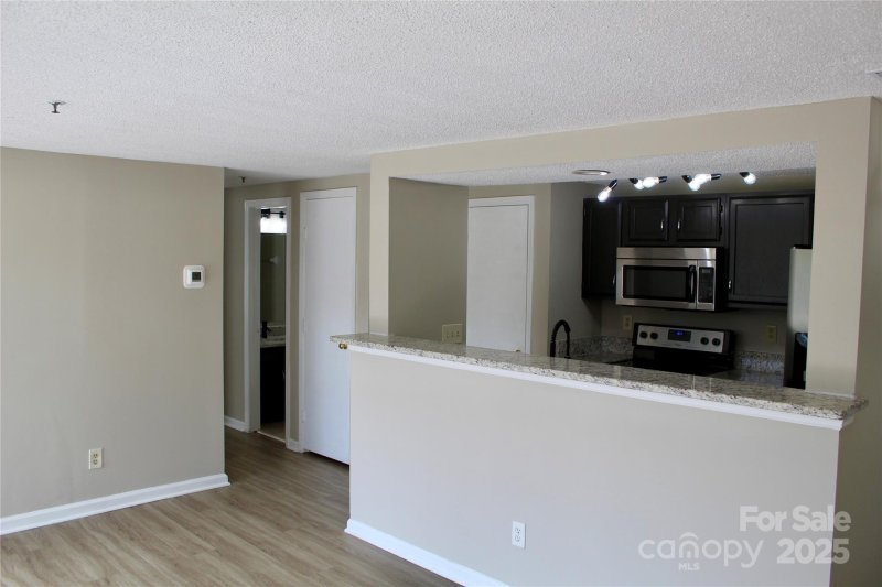 Property image 3 at 1604 Arlyn Circle, Charlotte, NC 28213