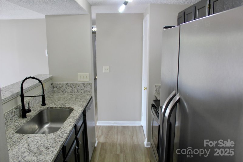 Property image 4 at 1604 Arlyn Circle, Charlotte, NC 28213