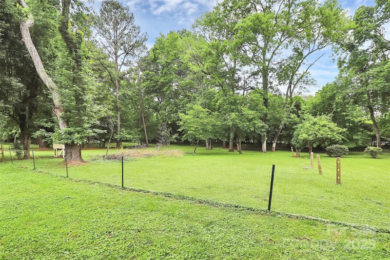 Property image 5 at 6908 Lancer Drive, Charlotte, NC 28226