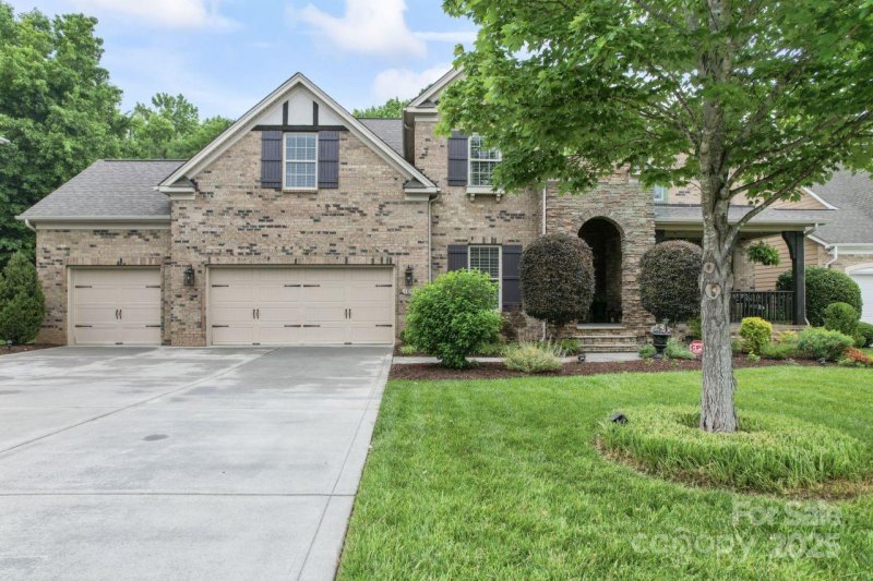 Winding Walk, Concord Community