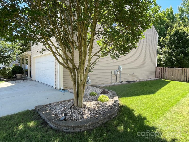 Property image 4 at 14413 Lake Crossing Drive, Charlotte, NC 28278