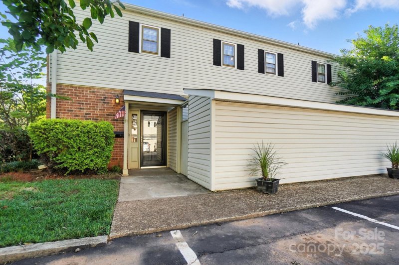 5947 Quail Hollow Road