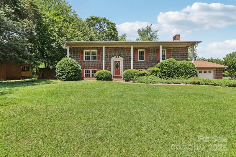 Property image 3 at 5626 Sandhurst Road, Hickory, NC 28602