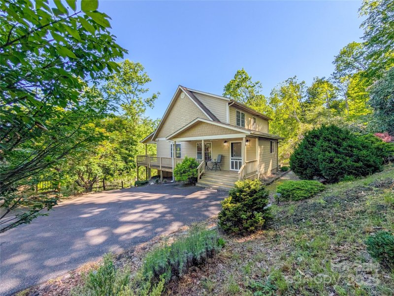 Property image 3 of 355 Rosewood Lane in Loggers Ridge, Burnsville, NC 28714