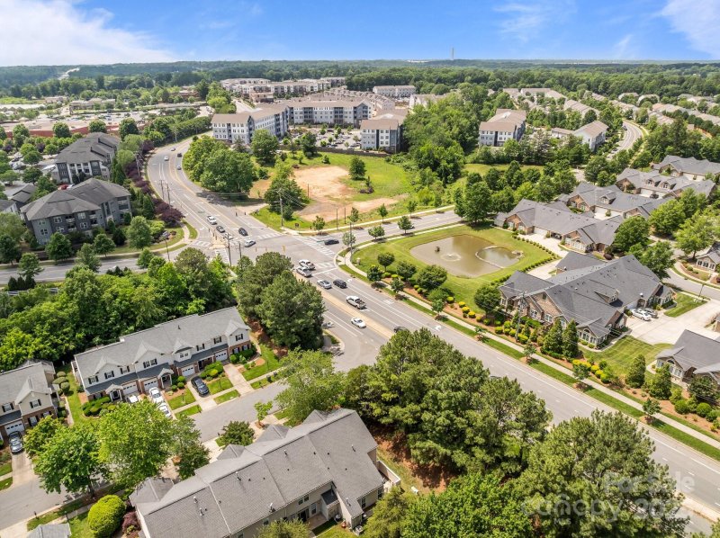 Property image 2 of 5305 Waverly Lynn Lane in Prosperity, Charlotte, NC 28269