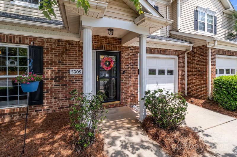 Property image 4 of 5305 Waverly Lynn Lane in Prosperity, Charlotte, NC 28269